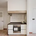 Home Out Rooms & Apartments