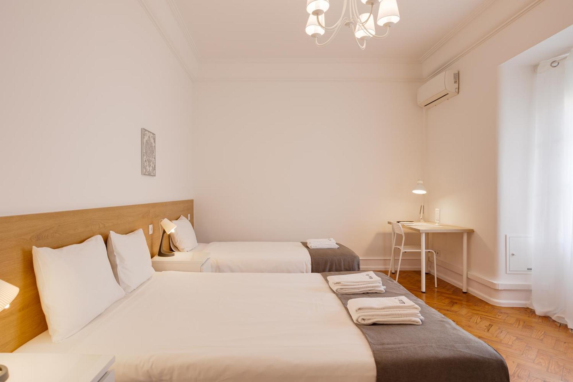Apartment Home Out Rooms & Apartments